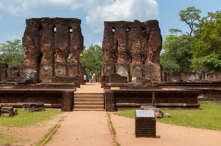 explore Polonnaruwa