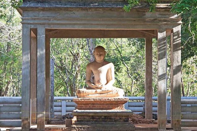 Samadhi buddha statue